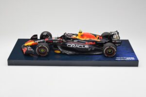 Red Bull Racing RB19 #11 S. Perez Winner Saudi Arabian GP 2023 Minichamps 1:18 113230111 Pressofusione