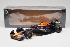 Oracle Red Bull Racing RB20 #1 M. Verstappen Winner Bahrain GP 2024 Minichamps 1:18 110240101 Pressofusione — immagine 7 di 7