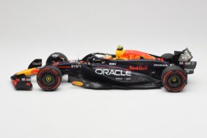 Red Bull Racing RB20 #11 S. Perez Bahrain GP 2024 Minichamps 1:18 110240111 Pressofusione — immagine 3 di 7