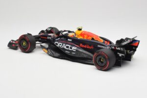 Red Bull Racing RB20 #11 S. Perez Bahrain GP 2024 Minichamps 1:18 110240111 Pressofusione — immagine 5 di 7