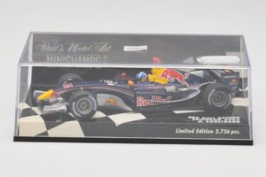 Red Bull Racing D. Coulthard Showcar 2005 Minichamps 1:43 400050084 Pressofusione — immagine 5 di 5