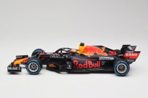 Red Bull Racing Honda RB16B #33 M. Verstappen Belgian GP Winner 2021 Minichamps 1:18 110211333 Resina — immagine 3 di 7