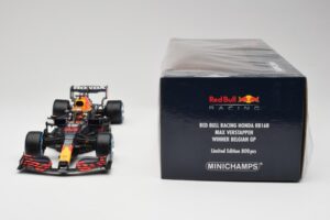 Red Bull Racing Honda RB16B #33 M. Verstappen Belgian GP Winner 2021 Minichamps 1:18 110211333 Resina — immagine 6 di 7