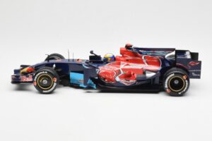 Red Bull Racing RB6 #6 M. Webber F1 Showcar 2010 Minichamps 1:18 150100076 Pressofusione — immagine 3 di 6