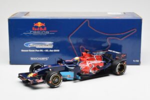Red Bull Racing RB6 #6 M. Webber F1 Showcar 2010 Minichamps 1:18 150100076 Pressofusione — immagine 6 di 6