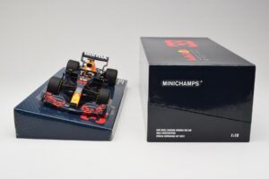 Red Bull Racing Honda RB16B #33 M. Verstappen Emilia Romagna GP 2021 Case Edition Minichamps 1:18 113210133 Resina — immagine 6 di 7
