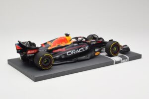 Oracle Red Bull Racing RB18 #33 M. Verstappen Belgian GP 2022 Minichamps 1:18 113221401 Resina — immagine 3 di 7