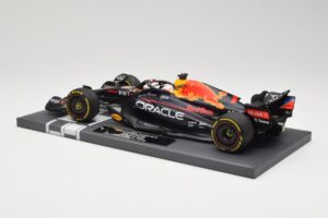 Oracle Red Bull Racing RB18 #33 M. Verstappen Belgian GP 2022 Minichamps 1:18 113221401 Resina — immagine 5 di 7