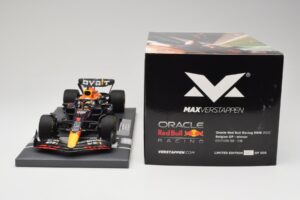 Oracle Red Bull Racing RB18 #33 M. Verstappen Belgian GP 2022 Minichamps 1:18 113221401 Resina — immagine 6 di 7