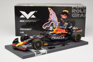 Oracle Red Bull Racing RB18 #33 M. Verstappen Belgian GP 2022 Minichamps 1:18 113221401 Resina — immagine 7 di 7