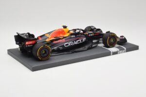 Oracle Red Bull Racing RB18 #33 M. Verstappen Mexican GP 2022 Minichamps 1:18 113222001 Resina — immagine 3 di 7