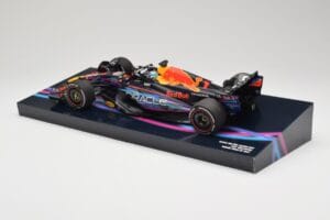 Oracle Red Bull Racing RB19 #33 M. Verstappen Miami GP 2023 Case Edition Minichamps 1:18 113233501 Resina — immagine 5 di 7
