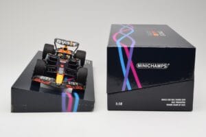 Oracle Red Bull Racing RB19 #33 M. Verstappen Miami GP 2023 Case Edition Minichamps 1:18 113233501 Resina — immagine 6 di 7