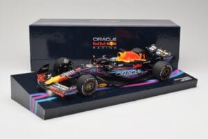 Oracle Red Bull Racing RB19 #33 M. Verstappen Miami GP 2023 Case Edition Minichamps 1:18 113233501 Resina — immagine 7 di 7