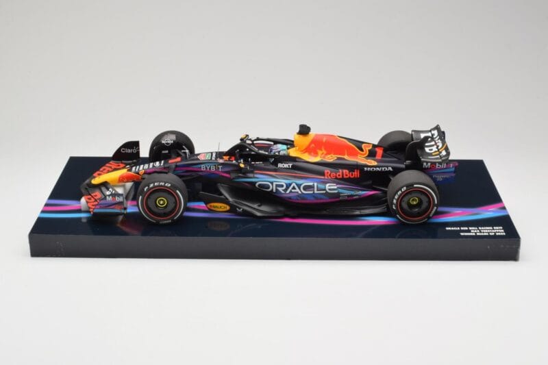 Oracle Red Bull Racing RB19 #33 M. Verstappen Miami GP 2023 Case Edition Minichamps 1:18 113233501 Resina