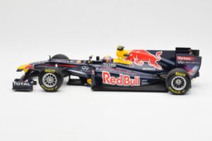 Red Bull Racing RB7 #2 M. Webber Showcar F1 2011 Minichamps 1:18 110110072 Pressofusione — immagine 3 di 6