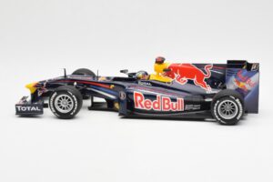 Red Bull Racing Renault RB5 #5 S. Vettel Showcar 2010 Minichamps 1:18 153100175 Pressofusione — immagine 3 di 6