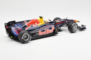 Red Bull Racing Renault RB6 #6 M. Webber F1 2010 Minichamps 1:18 110100006 Pressofusione — immagine 2 di 6