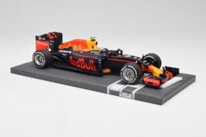 Red Bull RB12 #33 M. Verstappen Spain GP Winner 2016 Minichamps 1:18 117160333 Pressofusione — immagine 4 di 7