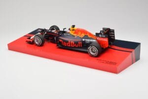 Red Bull RB12 #33 M. Verstappen Spain GP Winner 2016 Minichamps 1:18 147160533 Pressofusione — immagine 5 di 6