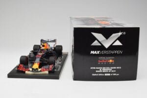 Red Bull RB15 #33 M. Verstappen Brazil GP Winner 2019 Minichamps 1:18 113191933 Pressofusione — immagine 7 di 7