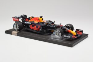 Red Bull RB16B #33 M. Verstappen Dutch GP Winner 2021 Minichamps 1:18 113212533 Pressofusione — immagine 4 di 7