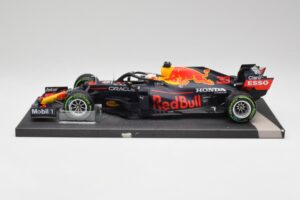 Red Bull RB16B #33 M. Verstappen Emilia Romagna GP Winner 2021 Minichamps 1:18 113210233T Pressofusione