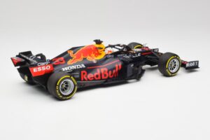 Red Bull RB16B #33 M. Verstappen Emilia Romagna GP Winner Mid Race Tyres 2021 Minichamps 1:18 110210133 Pressofusione — immagine 2 di 7
