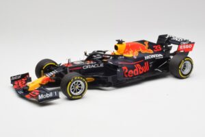 Red Bull RB16B #33 M. Verstappen Emilia Romagna GP Winner Mid Race Tyres 2021 Minichamps 1:18 110210133 Pressofusione