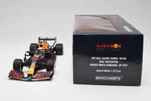 Red Bull RB16B #33 M. Verstappen Emilia Romagna GP Winner Mid Race Tyres 2021 Minichamps 1:18 110210133 Pressofusione — immagine 7 di 7