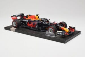 Red Bull RB16B #33 M. Verstappen Abu Dhabi GP 2021 Winner Missing Figurine & Pitboard Minichamps 1:18 113212333 Resina — immagine 4 di 7
