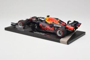 Red Bull RB16B #33 M. Verstappen Abu Dhabi GP 2021 Winner Missing Figurine & Pitboard Minichamps 1:18 113212333 Resina — immagine 5 di 7
