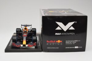 Red Bull RB16B #33 M. Verstappen Belgian GP 2021 Winner Minichamps 1:18 113211333 Resina — immagine 7 di 7