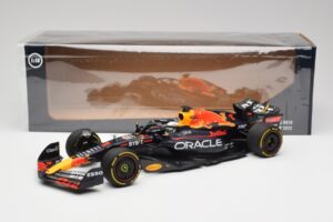 Red Bull RB18 #1 M. Verstappen France GP Winner 2022 Minichamps 1:18 110221201 Pressofusione — immagine 6 di 7