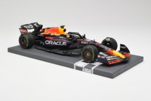 Red Bull RB18 #1 M. Verstappen Japan GP Winner No Figure 2022 Minichamps 1:18 113221801B Pressofusione — immagine 4 di 7