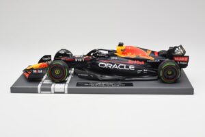 Red Bull RB18 #1 M. Verstappen Japan GP Winner No Figure 2022 Minichamps 1:18 113221801B Pressofusione