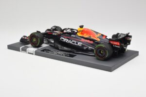 Red Bull RB18 #1 M. Verstappen Japan GP Winner No Figure 2022 Minichamps 1:18 113221801B Pressofusione — immagine 5 di 7