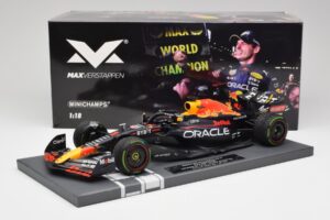 Red Bull RB18 #1 M. Verstappen Japan GP Winner No Figure 2022 Minichamps 1:18 113221801B Pressofusione — immagine 6 di 7