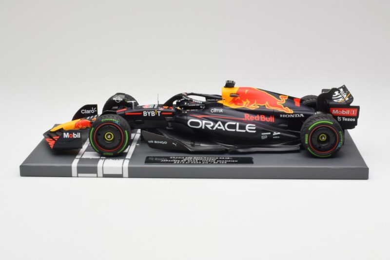 Red Bull RB18 #1 M. Verstappen Japan GP Winner No Figure 2022 Minichamps 1:18 113221801B Pressofusione