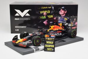 Red Bull RB18 #1 M. Verstappen Japan GP Winner No Figure & Pitboard 2022 Minichamps 1:18 113221801FB Pressofusione — immagine 6 di 7