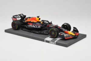 Red Bull Racing RB18 #1 M. Verstappen Japan GP Winner 2022 Minichamps 1:18 113221801FB-R1 Pressofusione — immagine 4 di 8