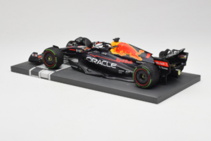Red Bull Racing RB18 #1 M. Verstappen Japan GP Winner 2022 Minichamps 1:18 113221801FB-R1 Pressofusione — immagine 5 di 8