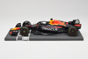 Red Bull Racing RB18 #1 M. Verstappen Japan GP Winner 2022 Minichamps 1:18 113221801FB-R1 Pressofusione