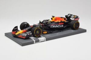 Red Bull RB18 Oracle #1 M. Verstappen Abu Dhabi GP 2022 Winner Minichamps 1:18 113222201 Resina — immagine 2 di 7