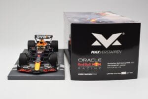 Red Bull RB18 Oracle #1 M. Verstappen Abu Dhabi GP 2022 Winner Minichamps 1:18 113222201 Resina — immagine 6 di 7