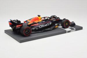 Red Bull RB18 Oracle #1 M. Verstappen Dutch GP 2022 Winner Minichamps 1:18 113221501 Resina — immagine 3 di 7