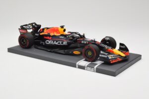 Red Bull RB18 Oracle #1 M. Verstappen Dutch GP 2022 Winner Minichamps 1:18 113221501 Resina — immagine 4 di 7