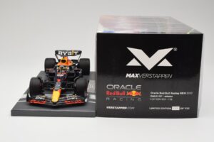 Red Bull RB18 Oracle #1 M. Verstappen Dutch GP 2022 Winner Minichamps 1:18 113221501 Resina — immagine 6 di 7
