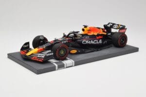 Red Bull RB18 Oracle #1 M. Verstappen Italian GP 2022 Winner Minichamps 1:18 113221601 Resina — immagine 2 di 7
