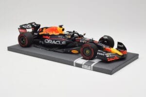 Red Bull RB18 Oracle #1 M. Verstappen Italian GP 2022 Winner Minichamps 1:18 113221601 Resina — immagine 4 di 7